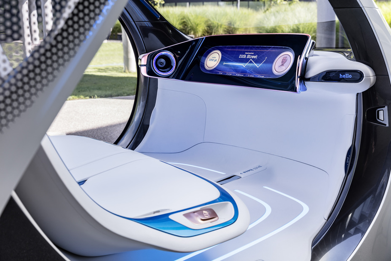 Illustration for article titled The Fully-Autonomous Electric Smart ForTwo Concept Car Has A Grille That Will Greet You With 'Hey'